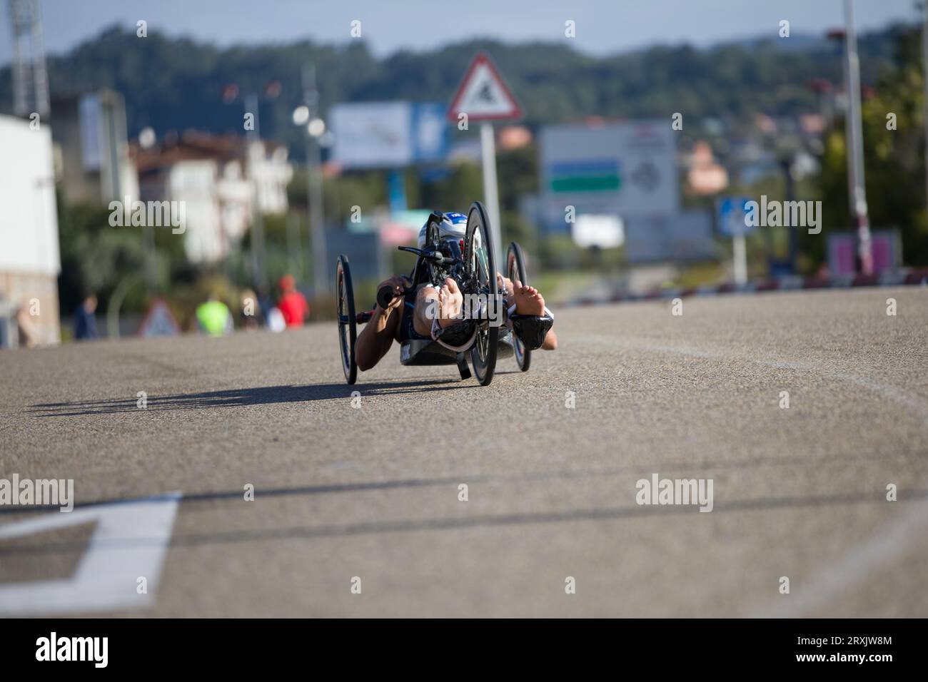 Ein Para-Athlet auf der Straße, in einem Wettkampf Stockfoto