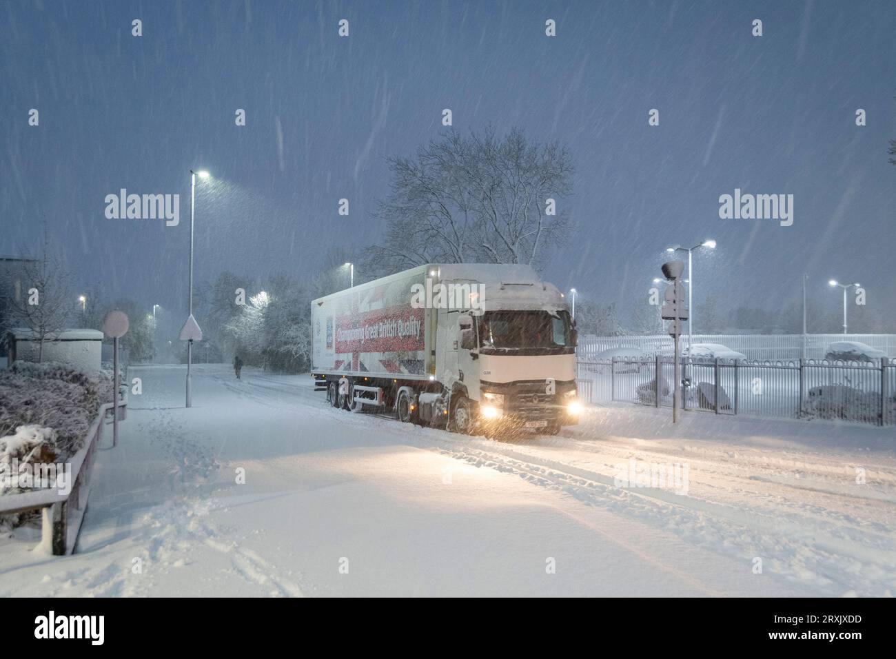 Lieferwagen im Schnee, Sheffield Stockfoto
