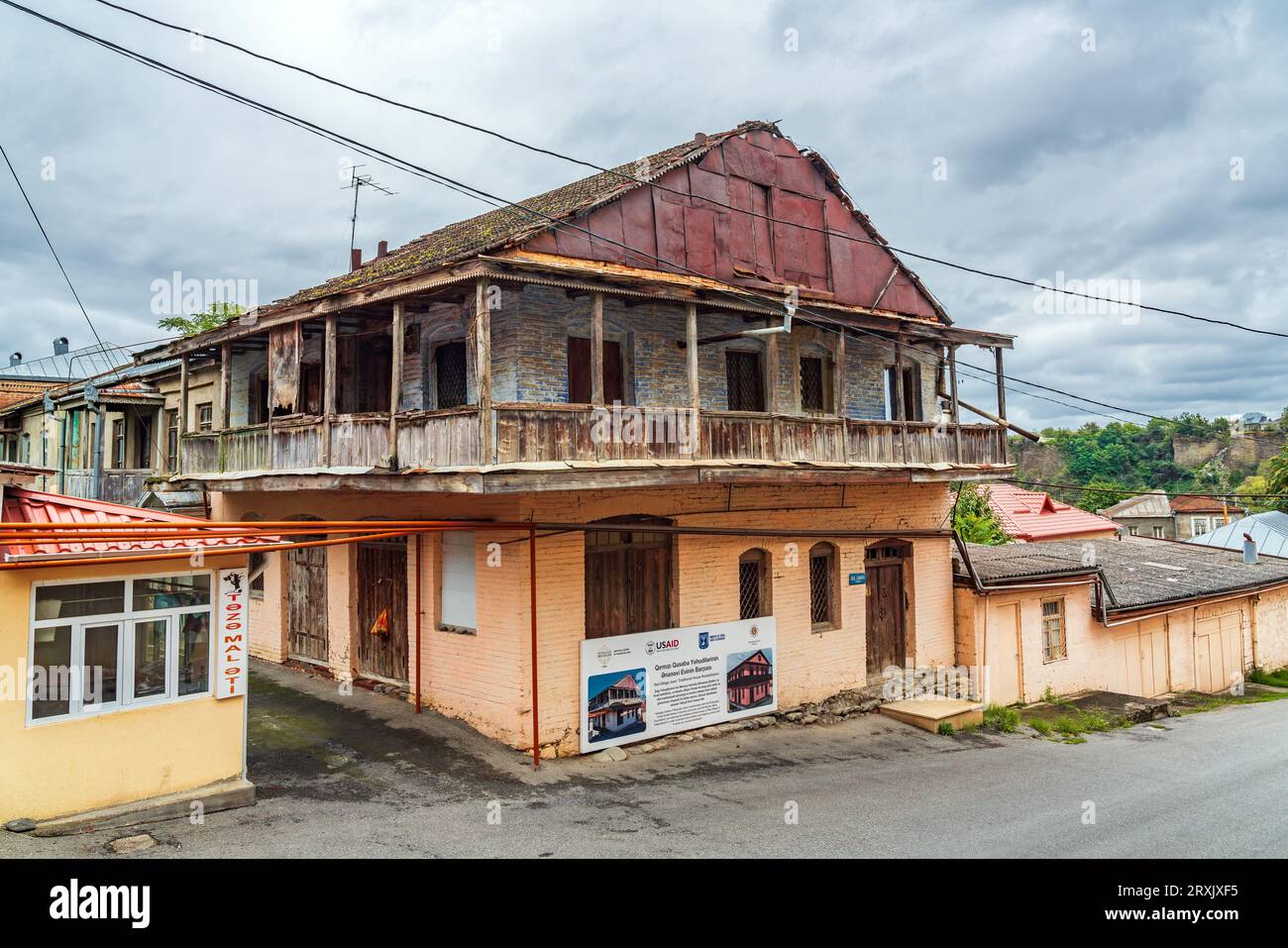 Alte jüdische Häuser im Dorf Krasnaya Sloboda in Aserbaidschan Stockfoto