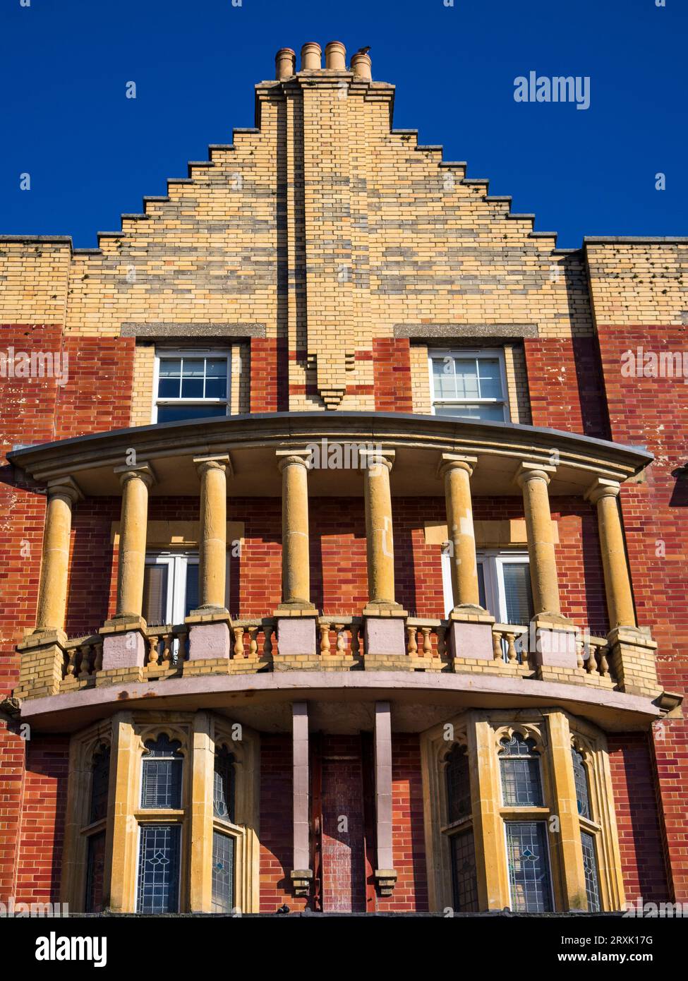 Gebäude mit Säulen, Oxford Rd, Reading, Berkshire, England, GROSSBRITANNIEN, GB. Stockfoto