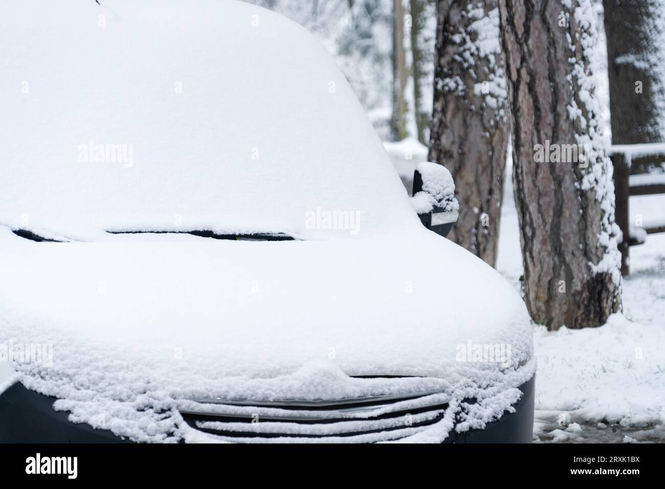 Schnee auf der windschutzscheibe -Fotos und -Bildmaterial in hoher  Auflösung – Alamy