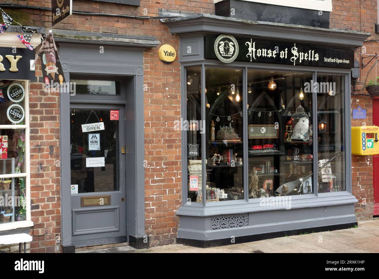 House of Spells Shop Front spezialisiert auf Harry Potter Erinnerungsstücke in der Henley Street, Stratford-upon-Avon, Warwickshire, West Midlands, England, UK. Stockfoto