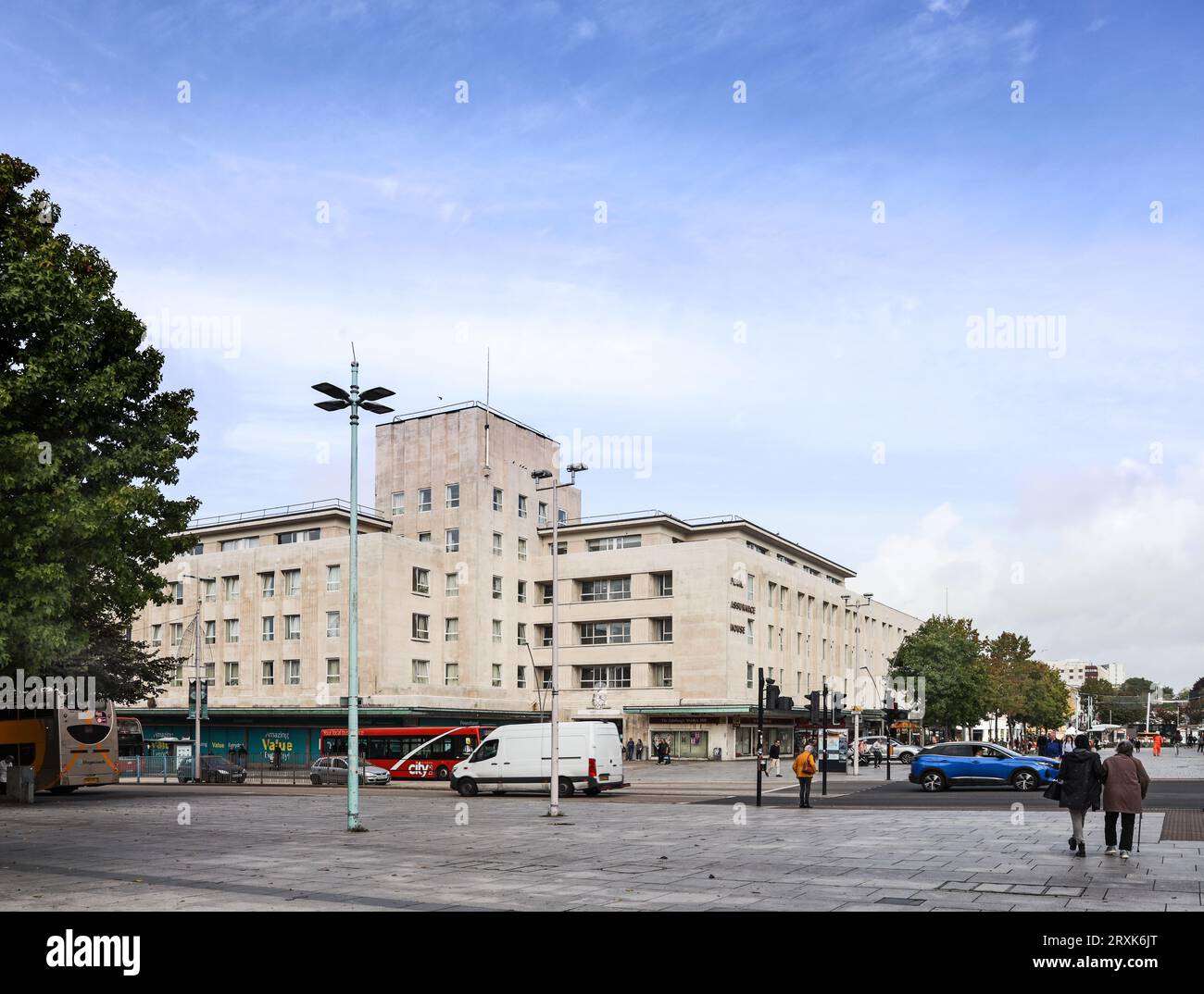 Pearl Assurance House (heute Studentenwohnungen) in Plymouth nach einer externen Säuberung, die von einem Pool von fast £ 2 Millionen (£ 1.994.638) aw profitierte Stockfoto