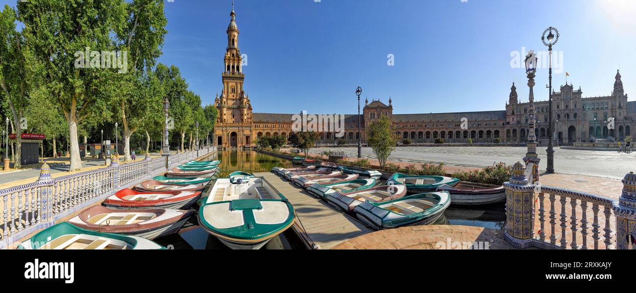 Boote auf der Plaza de Espana, Sevilla, Andalusien, Spanien Stockfoto