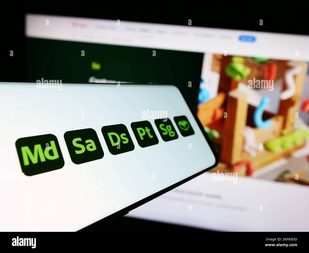 Smartphone mit Logo des Softwareprodukts Adobe Substance 3D auf dem Bildschirm vor der Website des Unternehmens. Konzentrieren Sie sich auf die Mitte-links-Anzeige des Telefons. Stockfoto
