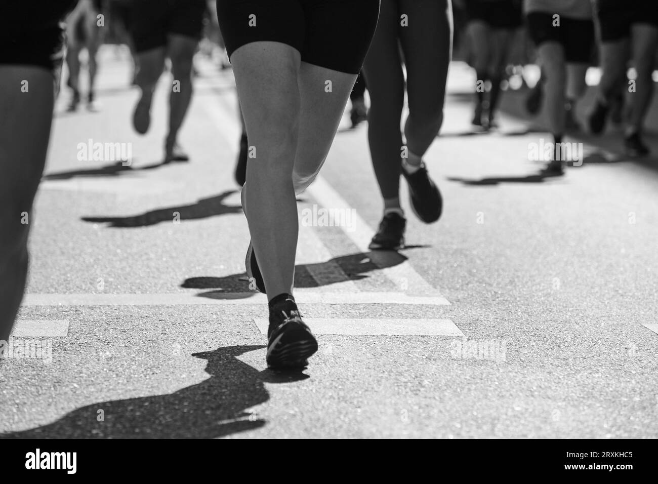 Läufer auf der Straße. Gesunder Lebensstil. Bewegungsübung. Leichtathletik Stockfoto
