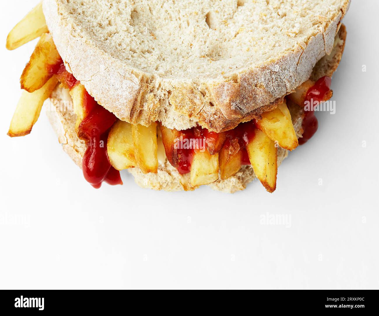 Sandwich mit Pommes Frites und Ketchup Stockfoto