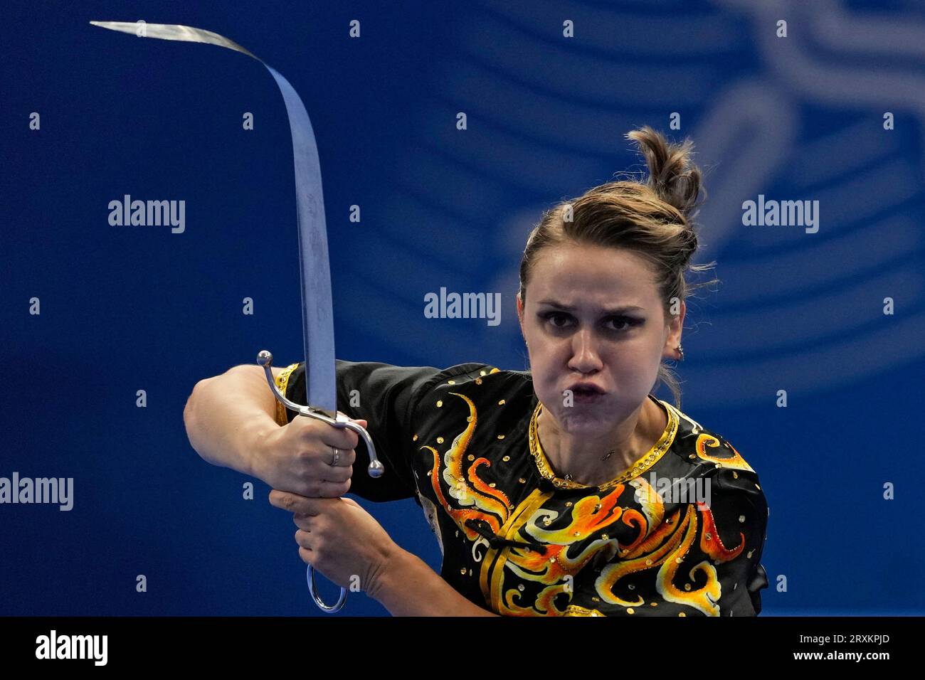 Uzbekistan's Darya Latisheva performs at the Wushu Women's Nandao competition for the 19th Asian Games in Hangzhou, China, Tuesday, Sept. 26, 2023. (AP Photo/Ng Han Guan) Stockfoto