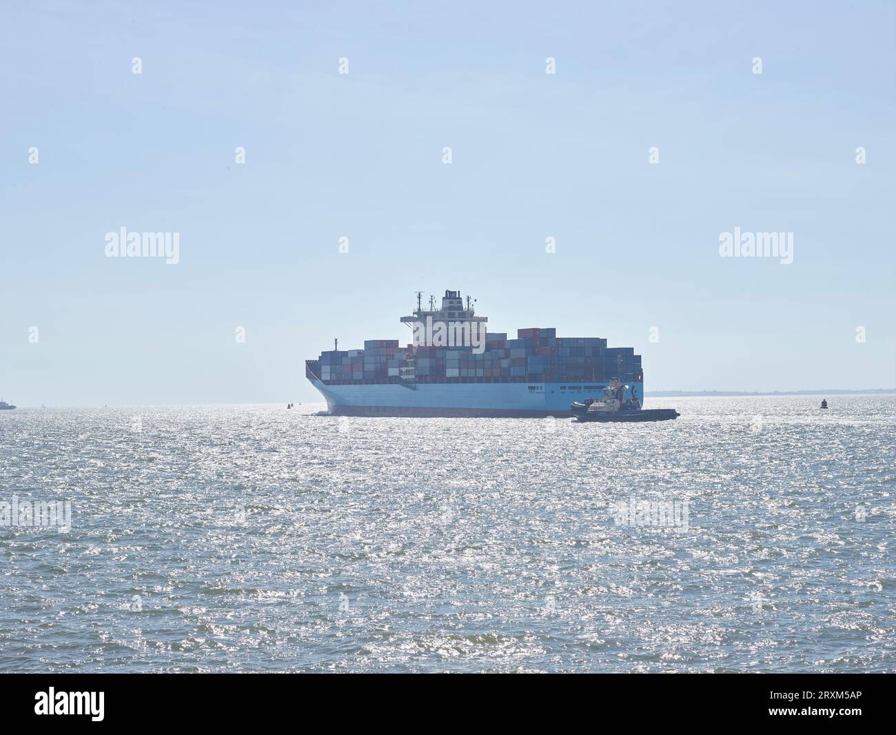 Frachter im Hafen Stockfoto