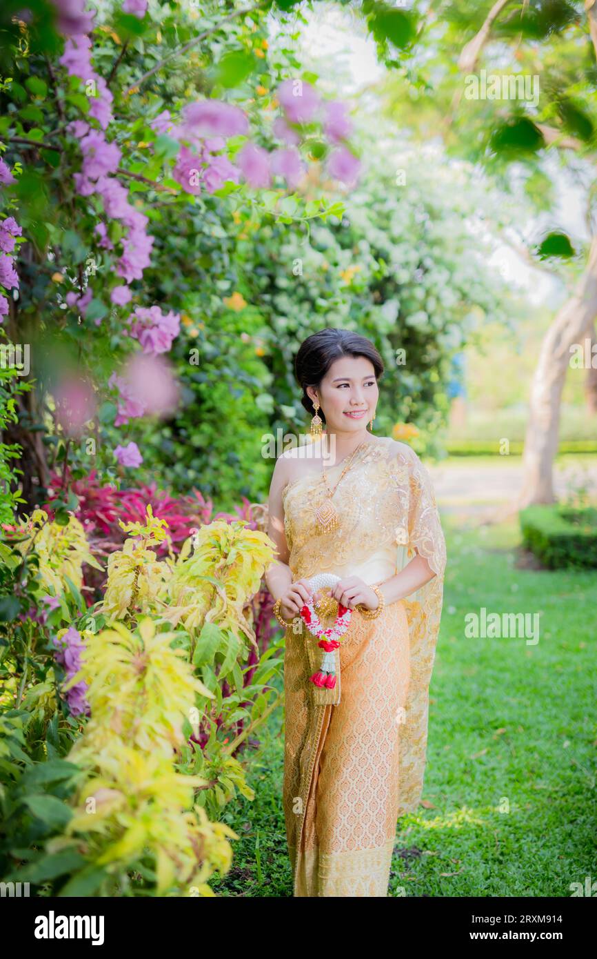 Traditionelles Thai Kostüm schöne Frau Asiatisch formell Modell Thai Chinesisch 25 29 Jahre Thailand Stockfoto