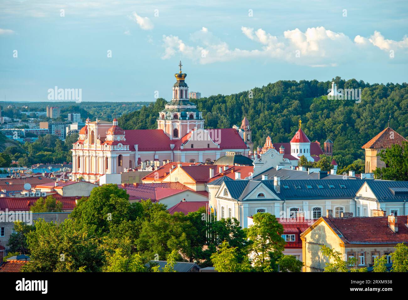 Panoramablick auf Vilnius und die Kirche St. Casimir, Litauen Stockfoto