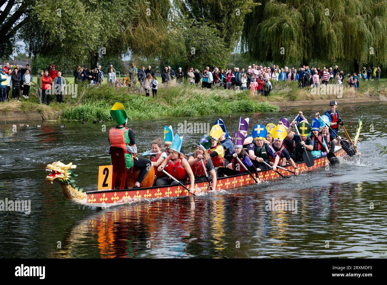 Dragon Boat Racing, River Avon, Warwick, Warwickshire, England, UK Stockfoto