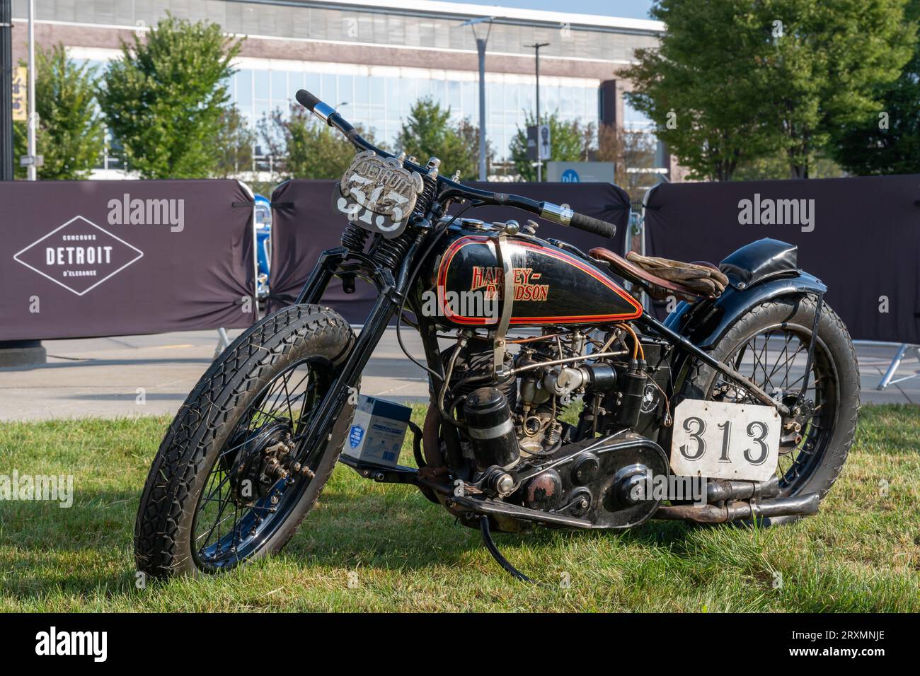 DETROIT, MI/USA - 23. SEPTEMBER 2023: Ein 1929er Harley Davidson DL # 313 Motorradfahrer, Detroit Concours 'd Elegance. Fahrer: Randy 'Detroit' Hayward Stockfoto