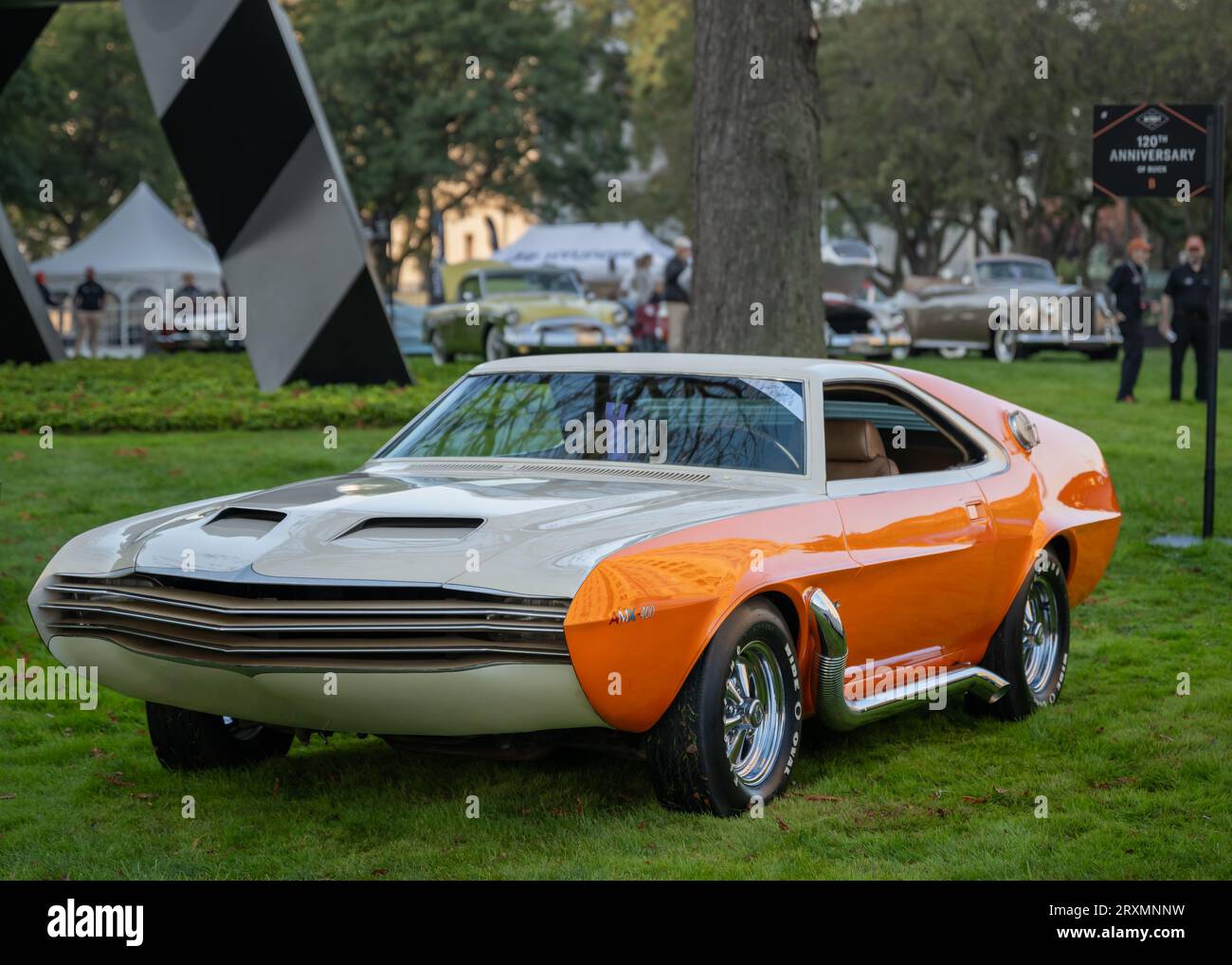 DETROIT, MI/USA - 23. SEPTEMBER 2023: Die Customized 1969 American Motors AMX (Javelin) 400 aus der Fernsehsendung „Banacek“, Detroit Concours'd Elegance. Stockfoto