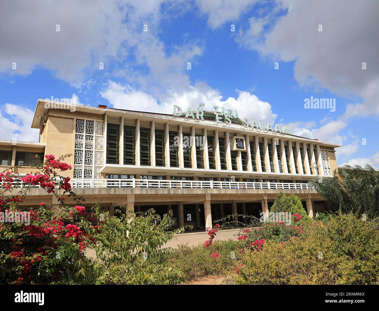 Dar Es Salaam. September 2023. Dieses Foto, das am 23. September 2023 aufgenommen wurde, zeigt den Bahnhof dar es Salaam der Tansania-Sambia-Eisenbahn in dar es Salaam, Tansania. Kredit: Dong Jianghui/Xinhua/Alamy Live News Stockfoto