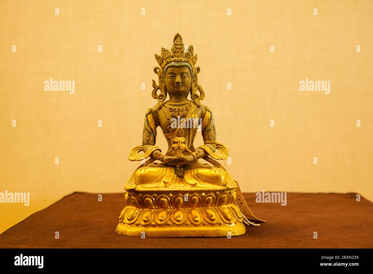 Zunhua City, China - 9. April 2023: Wertvolle buddhistische Artefakte in den östlichen Gräbern der Qing-Dynastie, Nordchina Stockfoto