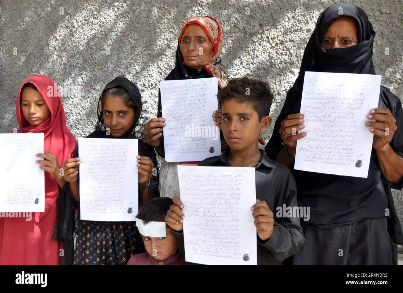 Die Einwohner von Chhalgri demonstrieren am Dienstag, den 26. September 2023, im Pressesaal von Hyderabad gegen die hohe Handedness der einströmenden Menschen. Stockfoto