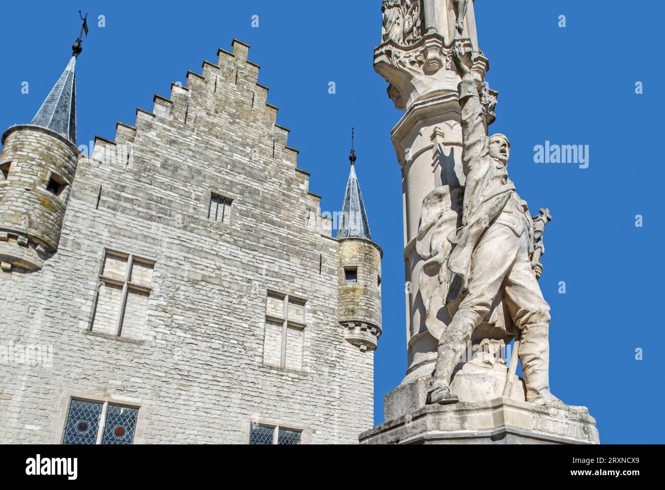 1798 Bauernkrieg / Boerenkrijg Denkmal auf dem Grand-Place in der Stadt Herentals, Provinz Antwerpen, Flandern, Belgien Stockfoto