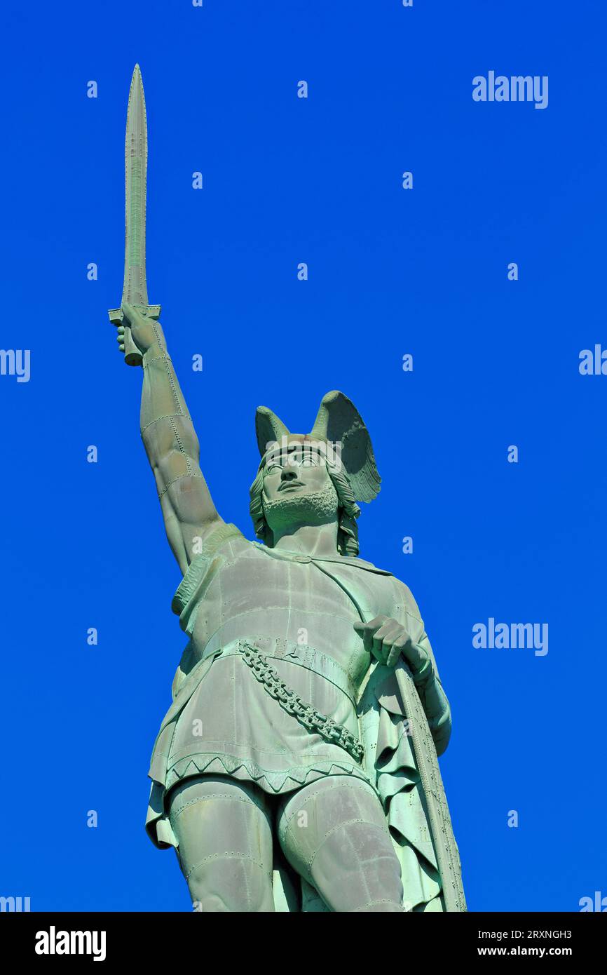 Ein Denkmal für den Cherusker Stammeshäuptling Arminius, der in der Schlacht am Teutoburger Wald 9 n. Chr. in Detmold drei römische Legionen zerstörte Stockfoto