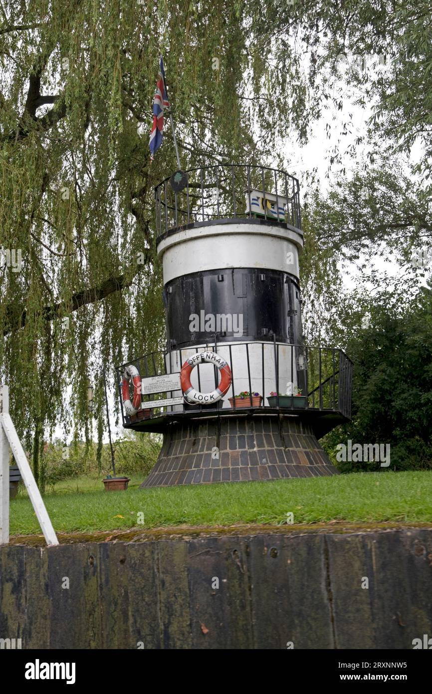 Der George Billingtom Memorial Tower an der Offenham-Schleuse am Beginn der Lower Avon Navigation auf dem Fluss Avon Stockfoto