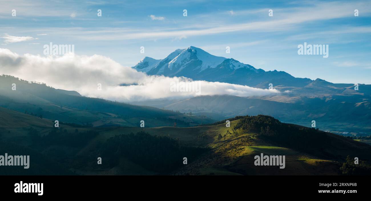 Drone View of Fog Floating over Valley in Andes, Imbabura Province, Ecuador Stockfoto