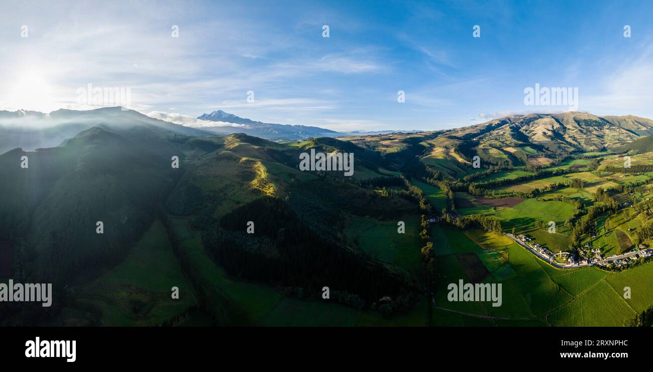 Drone View of Fog Floating over Valley in Andes, Imbabura Province, Ecuador Stockfoto