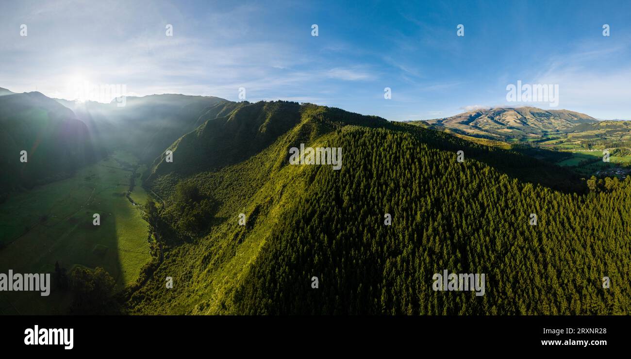 Drone View of Fog Floating over Valley in Andes, Imbabura Province, Ecuador Stockfoto