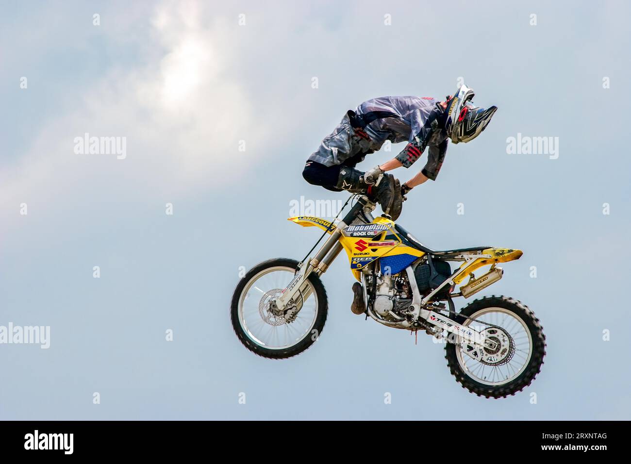 Stunt-Motorradfahrer auf der Hop Farm in Kent Stockfoto