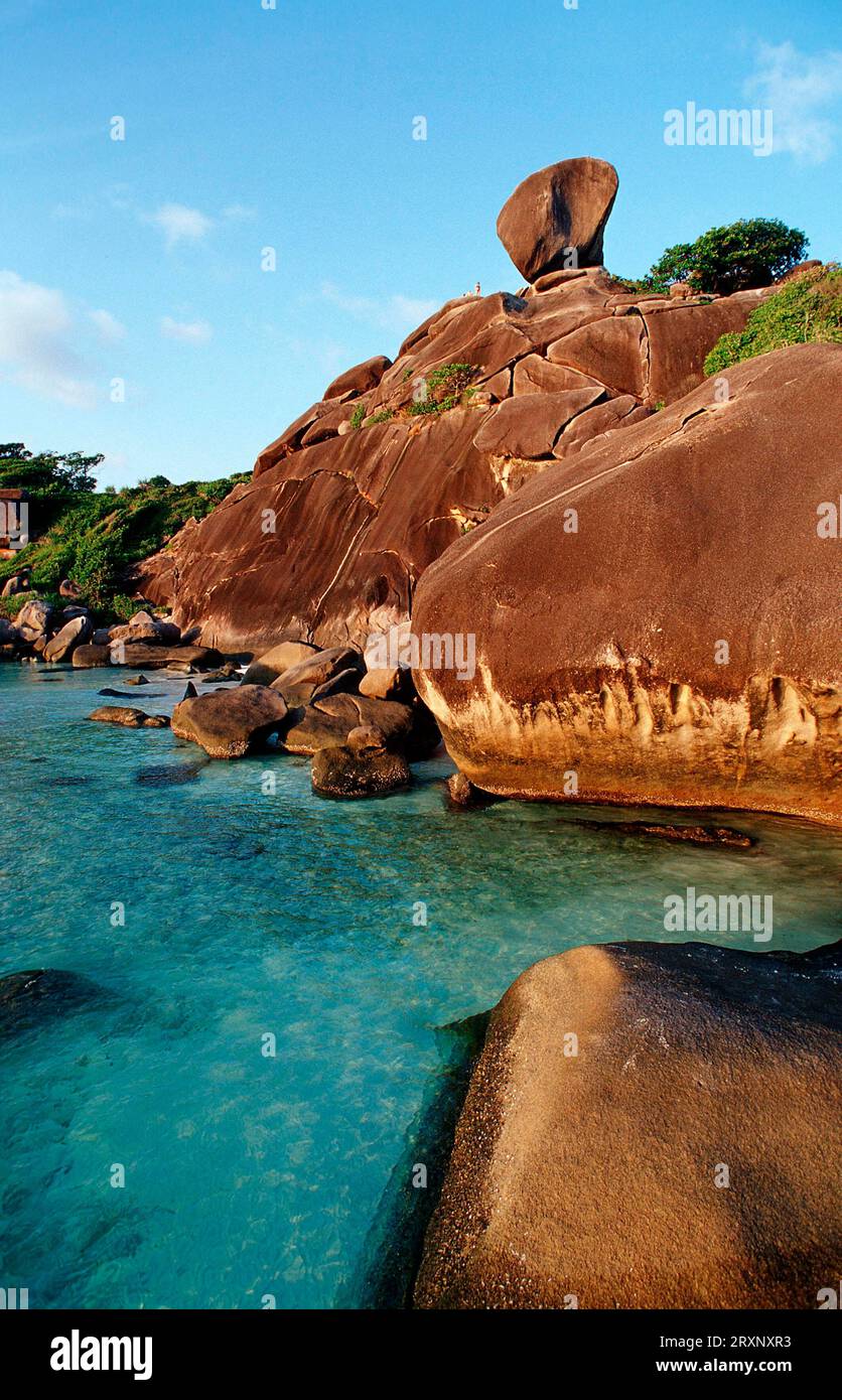 Felsen an der Küste, Donald Duck Bay, Similan Islands, Andamanensee, Donald Duck Bay, Thailand Stockfoto