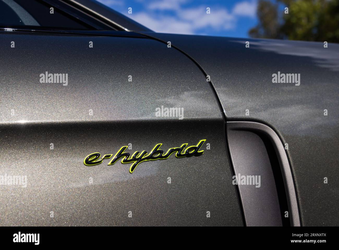 Porsche Cars, hier ein Porsche Panamera 4 E-Hybrid, Mantorp Park, Schweden. Stockfoto