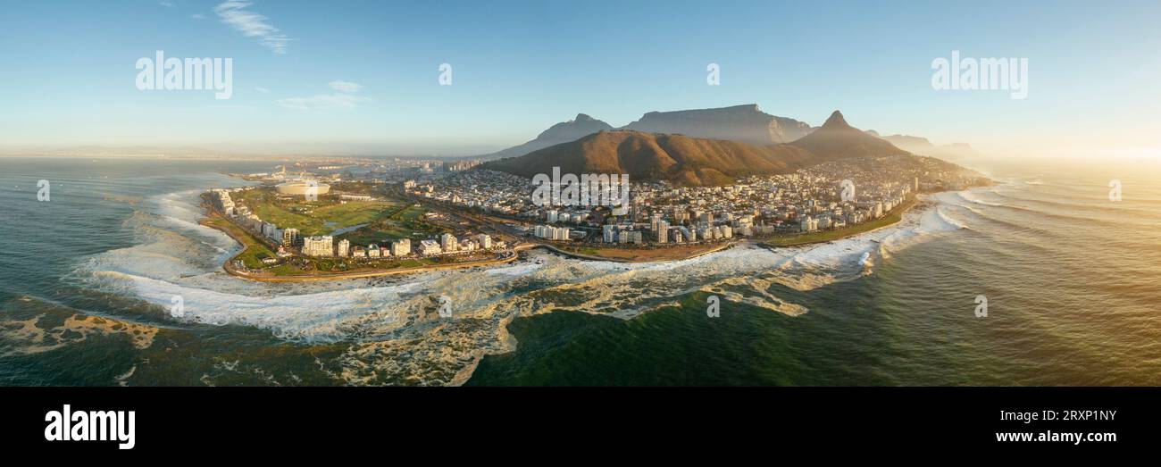 Blick auf Green Point bei Sonnenuntergang, Kapstadt, Westkap, Südafrika Stockfoto
