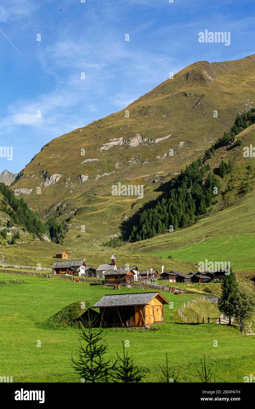 Die Fane Alm im hinteren Valler Tal Südtirol Italien ist ein Almdorf ...