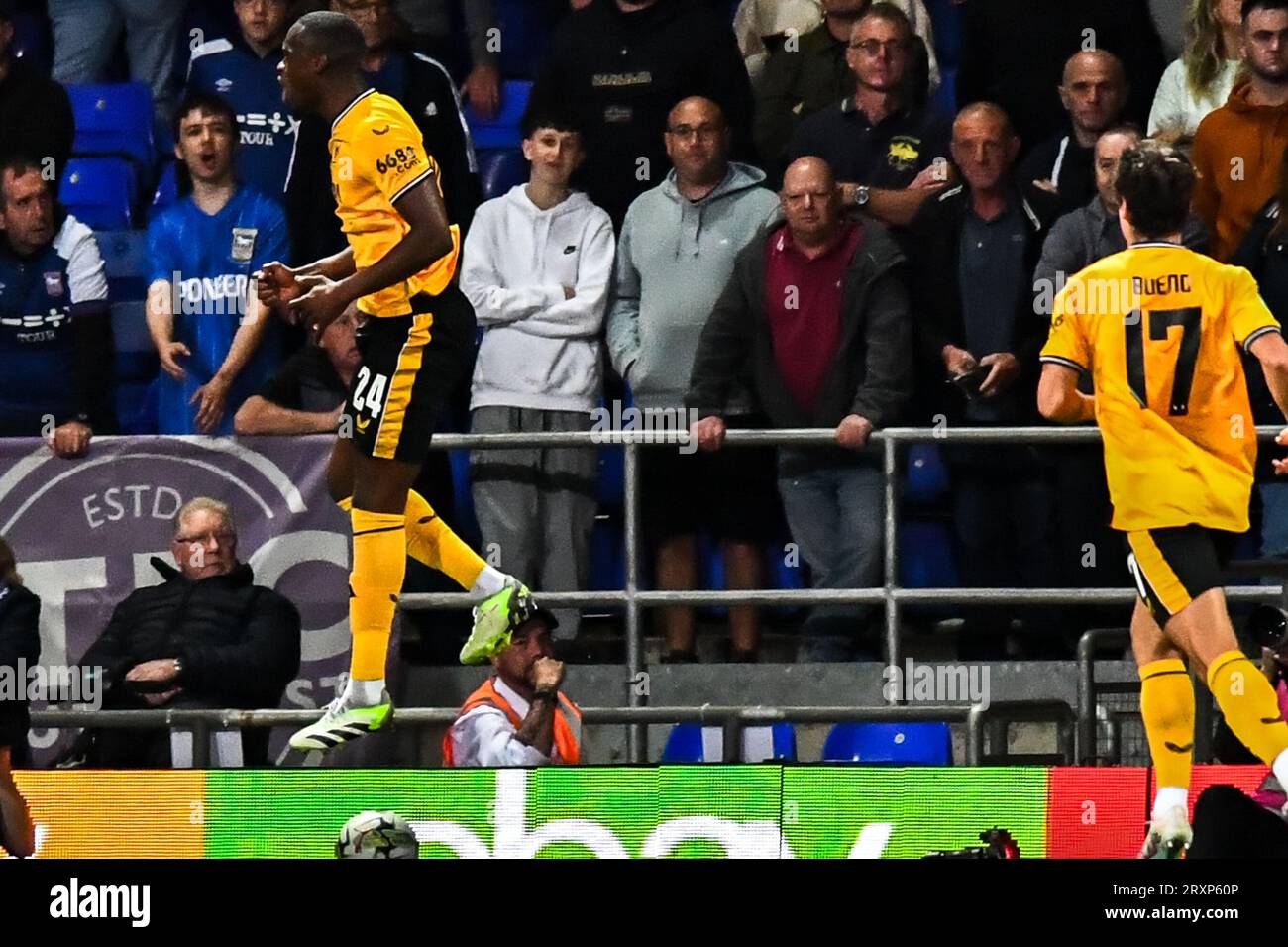 Toti (24 Wolverhampton) feiert, nachdem er das erste Tor des Teams während des Carabao Cup-Matches in der dritten Runde zwischen Ipswich Town und den Wolverhampton Wanderers in der Portman Road, Ipswich, am Dienstag, den 26. September 2023 erzielt hat. (Foto: Kevin Hodgson | MI News) Credit: MI News & Sport /Alamy Live News Stockfoto