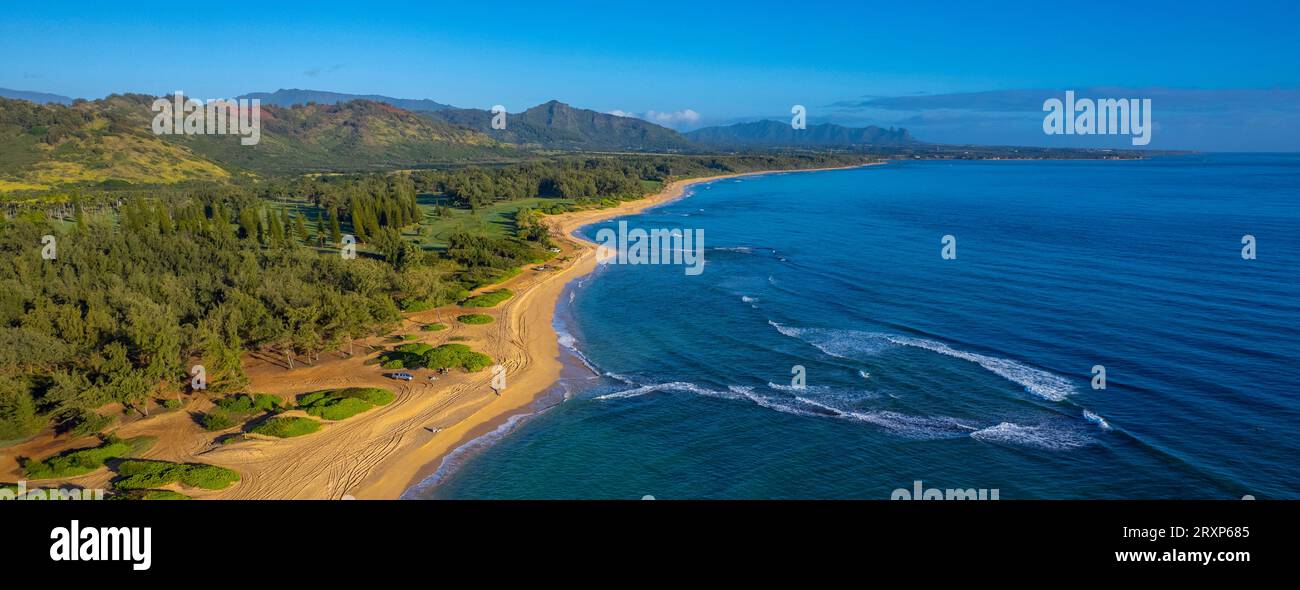Drone View of Nukolii Beach im Sommer, Lihue, Hawaii, USA Stockfoto