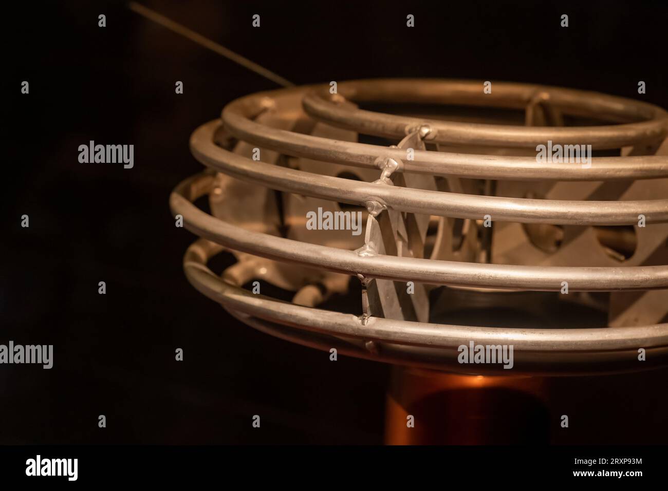 Tesla-Spule elektrischer Resonanztransformator-Stromkreis Hochspannungsgenerator, Objektdetails, Nahaufnahme, niemand. Berühmte Erfindungen, Naturphysik el Stockfoto