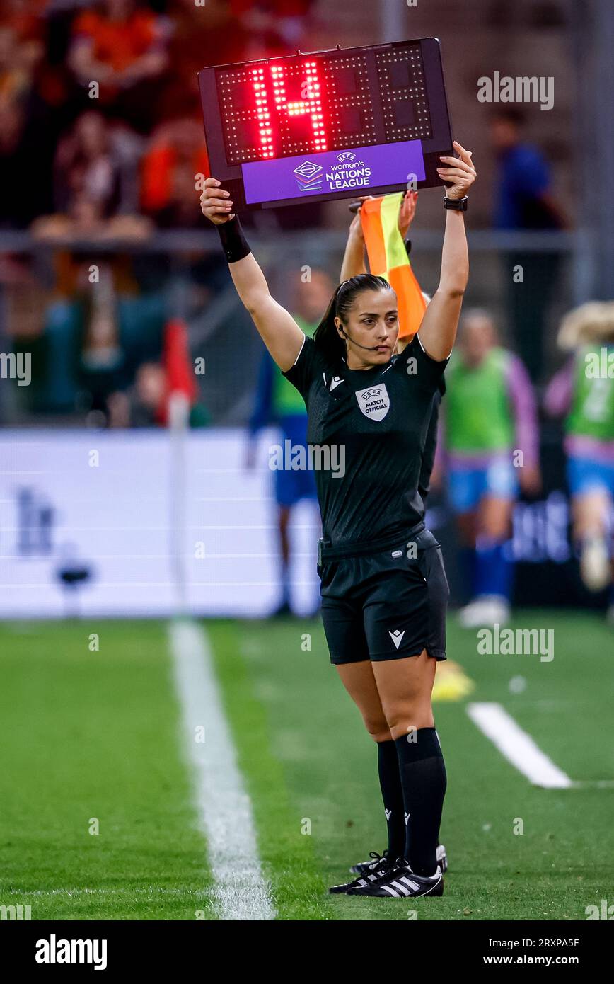 Utrecht, Niederlande. September 2023 26. UTRECHT, NIEDERLANDE - SEPTEMBER 26: Das 4. Offizielle Sabina Bolic-Spiel während der UEFA Nations League Women League A in der Gruppe 1 zwischen den Niederlanden und England im Stadion Galgenwaard am 26. September 2023 in Utrecht, Niederlande. (Foto von Andre Weening/Orange Pictures) Kredit: Orange Pics BV/Alamy Live News Stockfoto