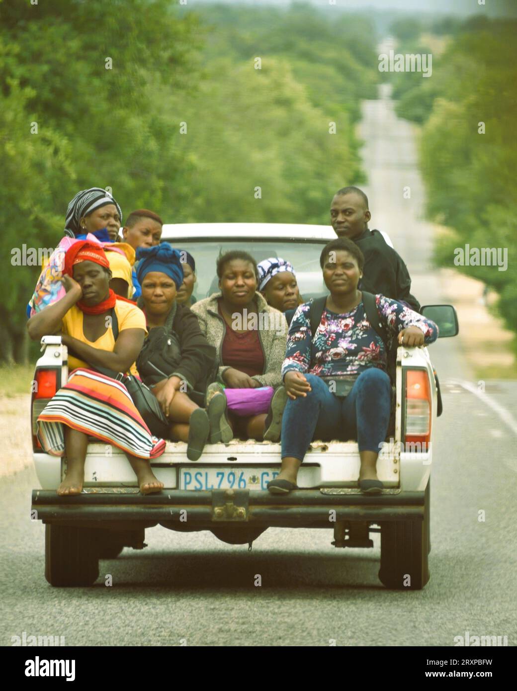 Südafrikanisches Bild von Frauen, die Waren arbeiten und verkaufen Stockfoto