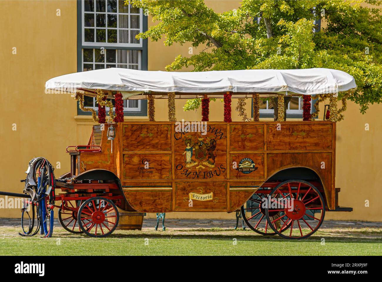 Vintage-Omnibus aus südafrikanischem Holzpferd in Kapstadt, Südafrika Stockfoto