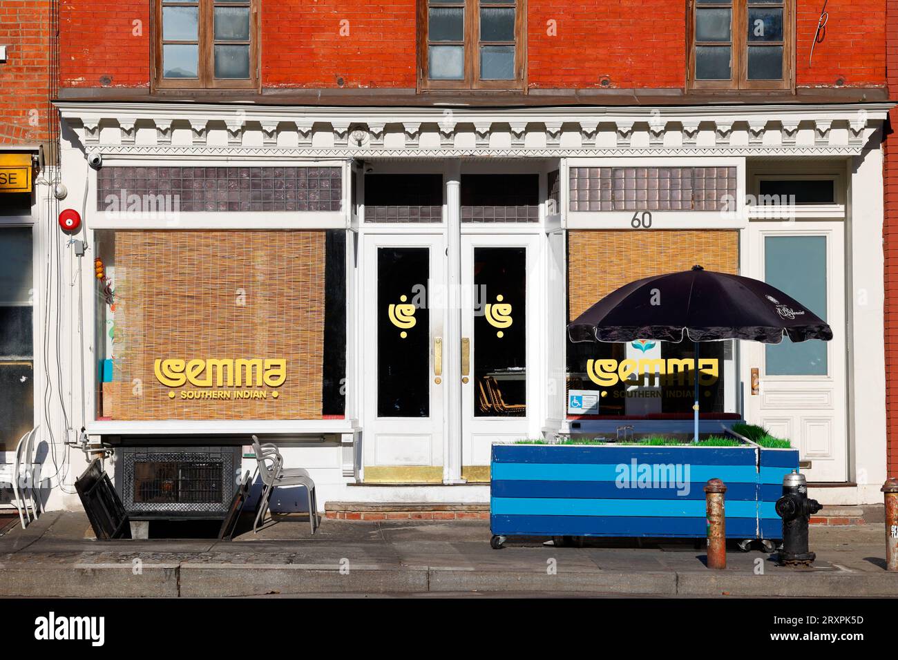 Semma, 60 Greenwich Ave, New York. New Yorker Schaufensterfoto eines südindischen Restaurants im Greenwich Village in Manhattan. Stockfoto