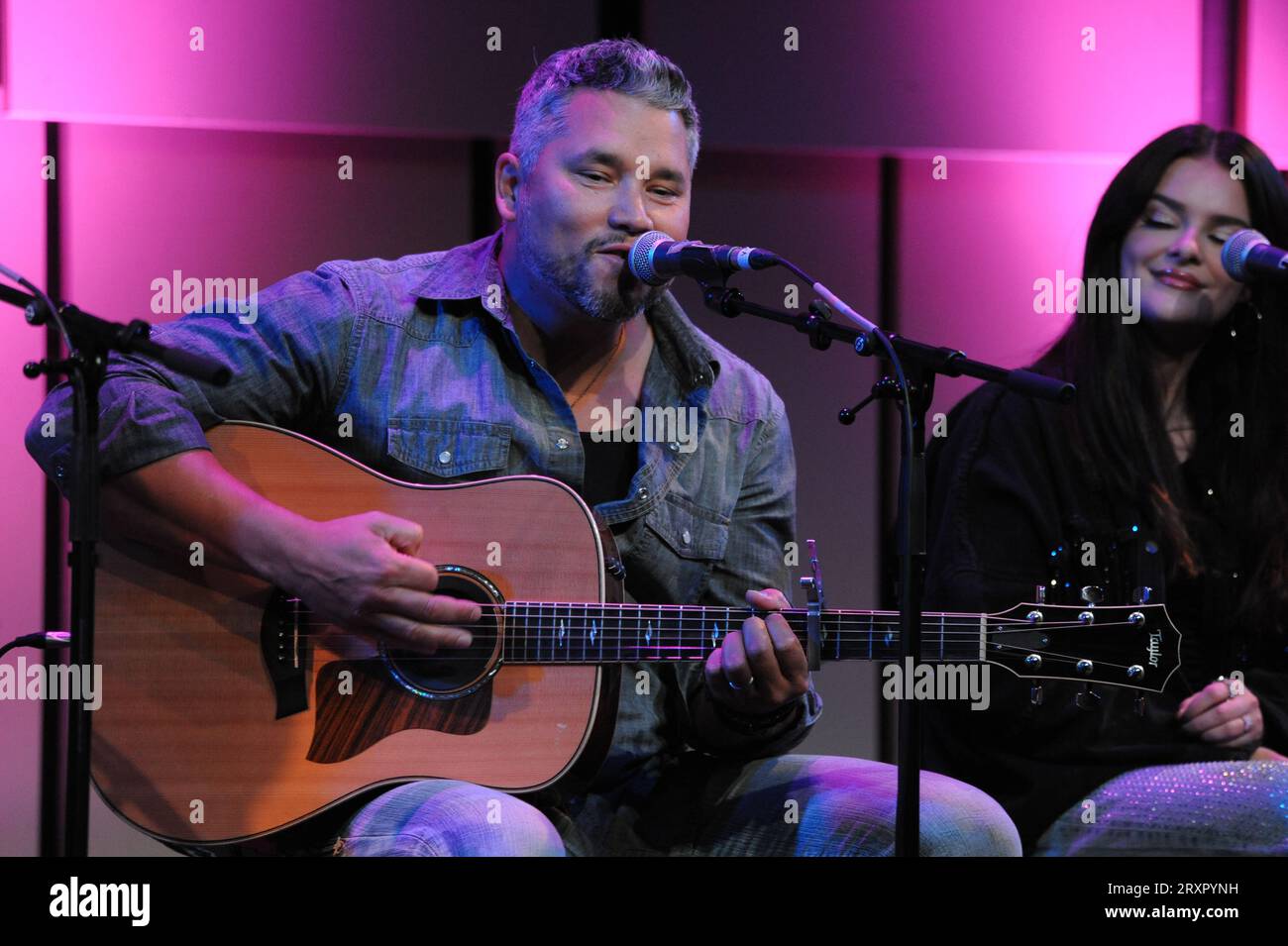 Liverpool, Großbritannien. September 26. Don Amero, Jess Moskaluke und Five Roses treten im Rahmen der apologetisch kanadischen Veranstaltung im Music Room der Liverpool Philharmonic auf. Quelle: David Bronstein/Alamy Live News Stockfoto