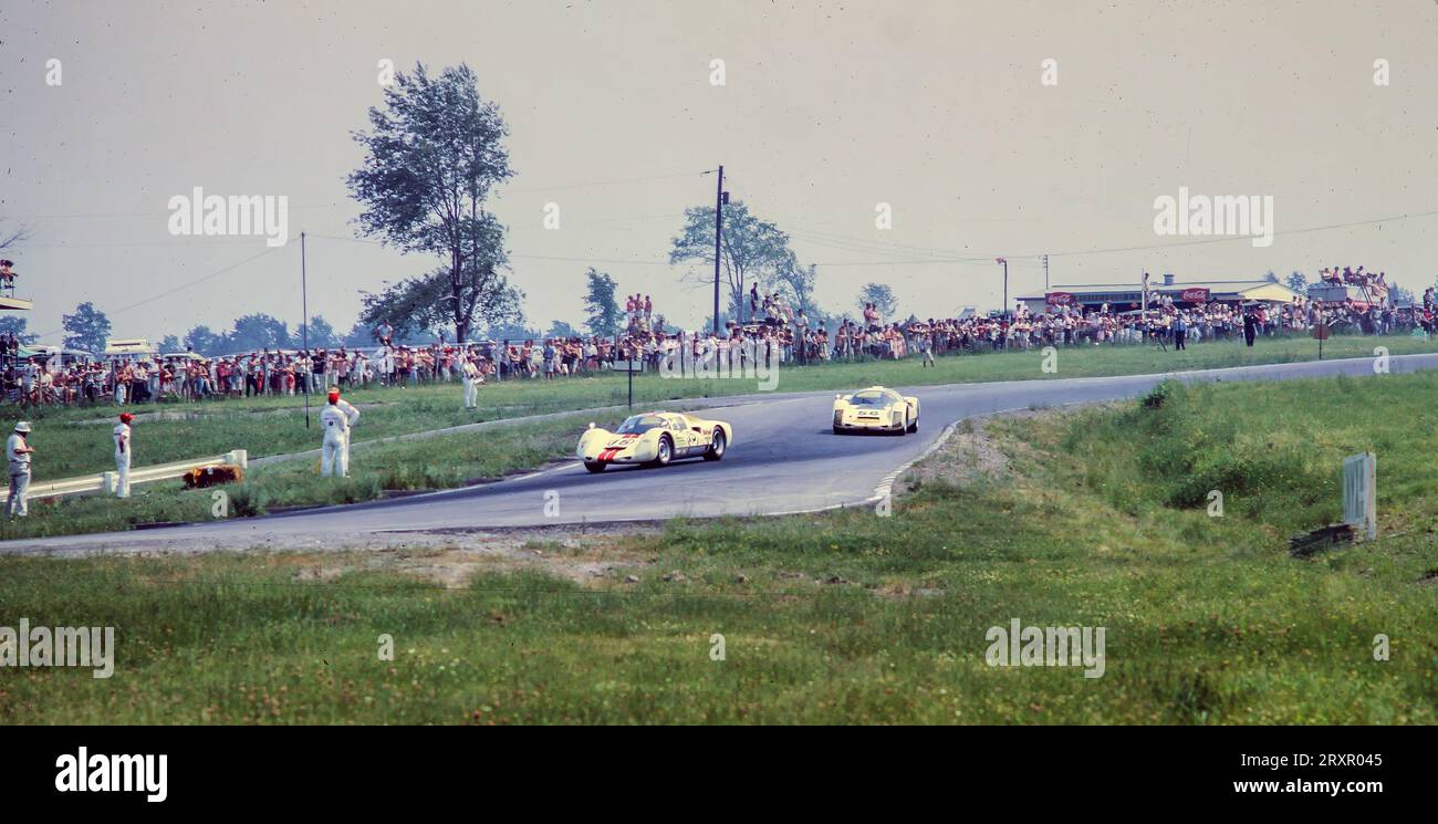 Die Autos kommen beim Watkins Glen USRRC-Rennen 1966 als „The 90“ Stockfoto