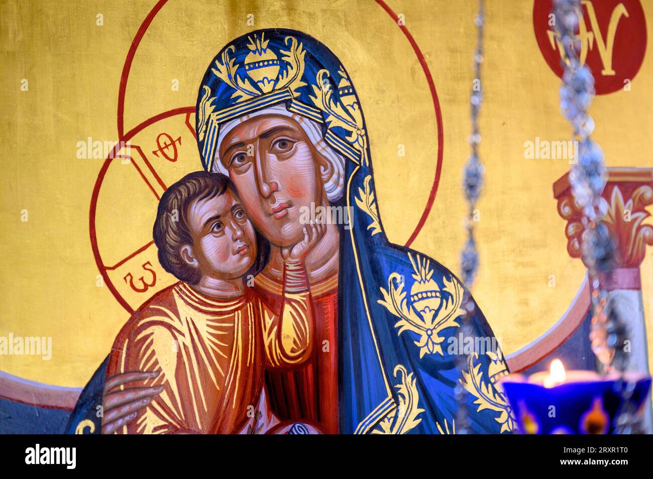 Eine Eleusa-Ikone der Gottesmutter mit Jesuskind. Das Kloster Žitomislić, Bosnien und Herzegowina. Stockfoto