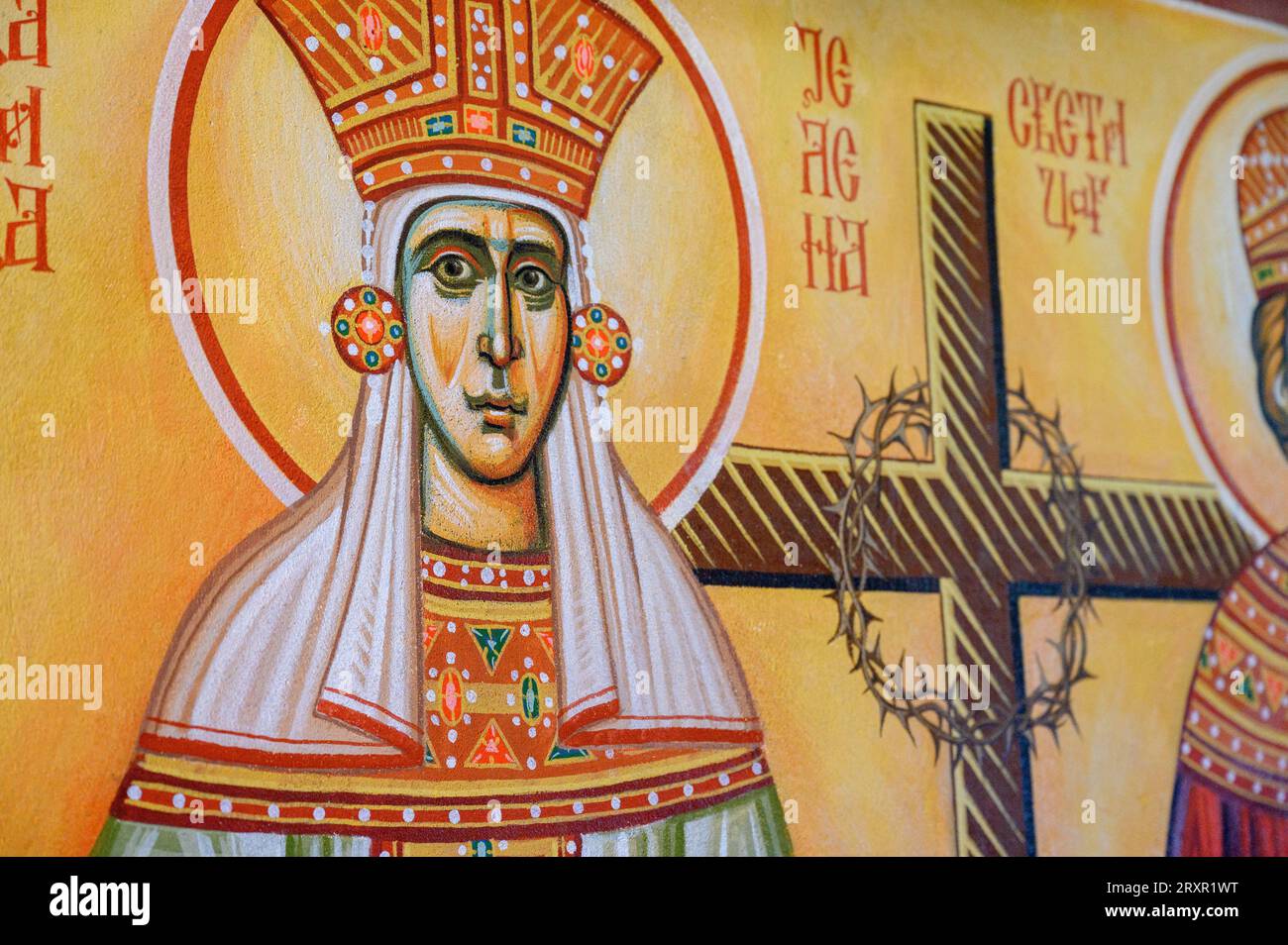 Die Heilige Helena (die Mutter von Kaiser Konstantin dem Großen), die das wahre Kreuz Jesu Christi fand. Das Kloster Žitomislić, Bosnien und Herzegowina. Stockfoto