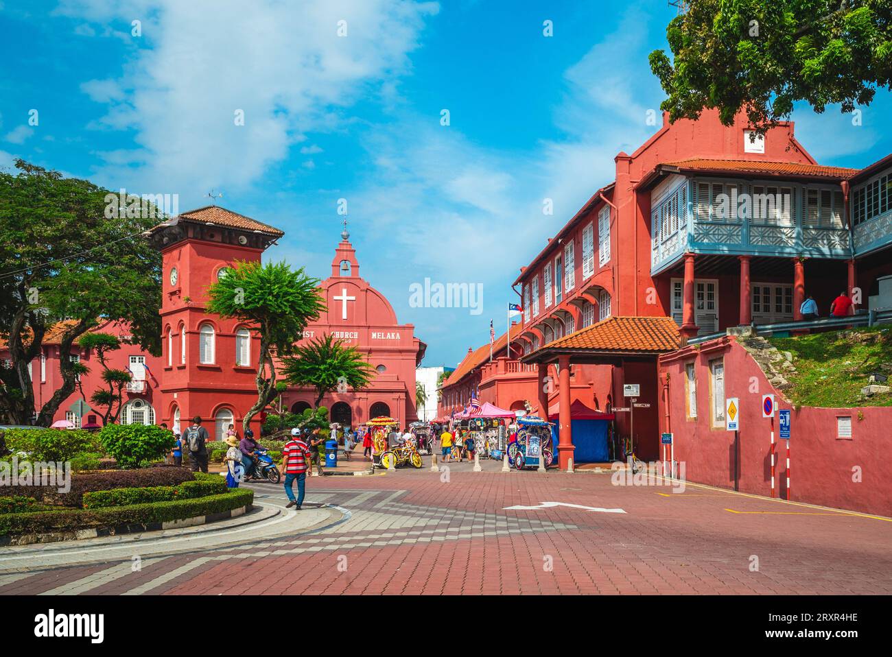 12. August 2018: Stadthuys und Melaka Red Clock Tower, alias Tang Beng Swee Clock Tower, am Dutch Square in, Melaka, Malacca, Malaysia. Stadthuy Stockfoto