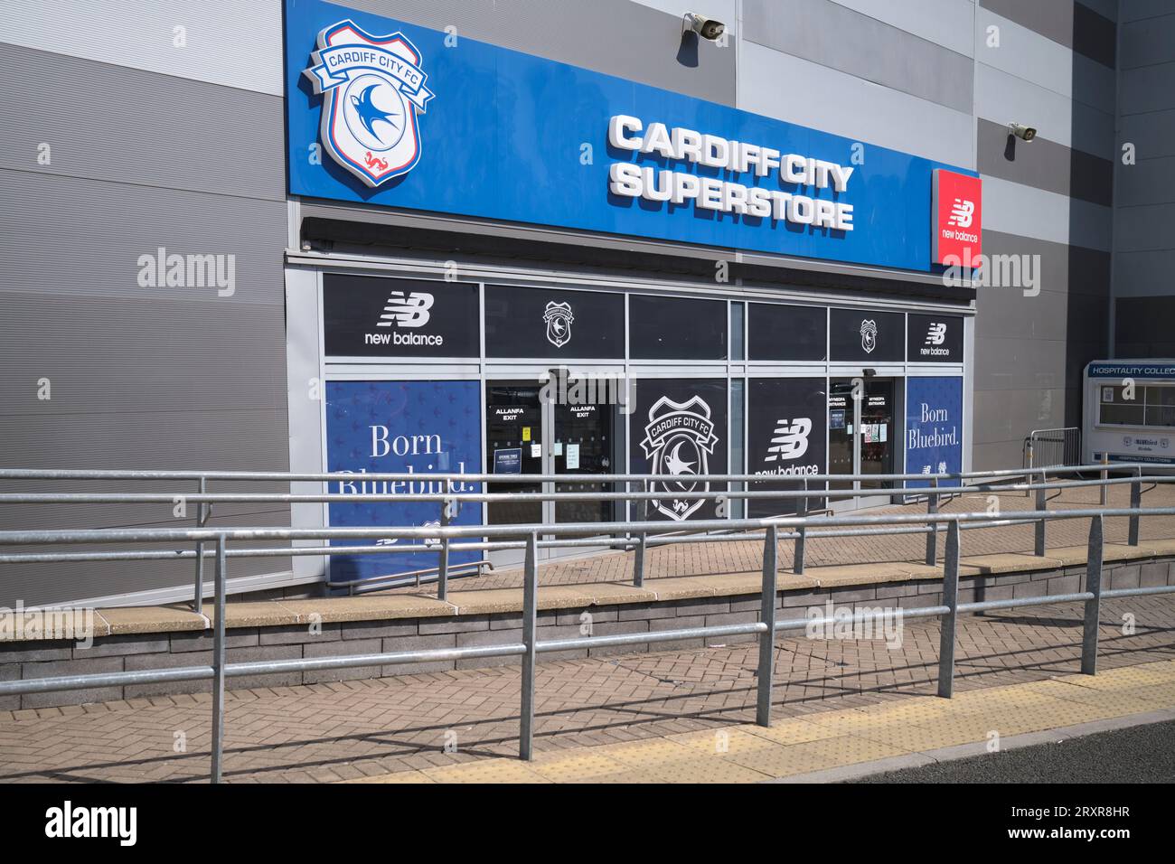 Superstore im Cardiff City Stadium in Cardiff South Wa;es UK Stockfoto