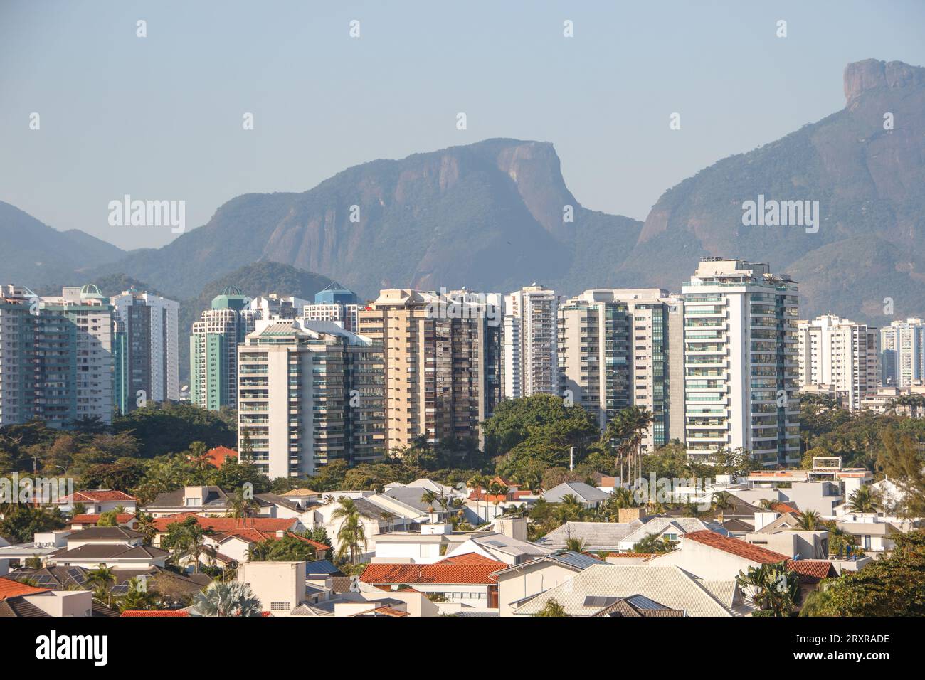 Blick vom Barra da Tijuca in Rio de Janeiro, Brasilien. Stockfoto