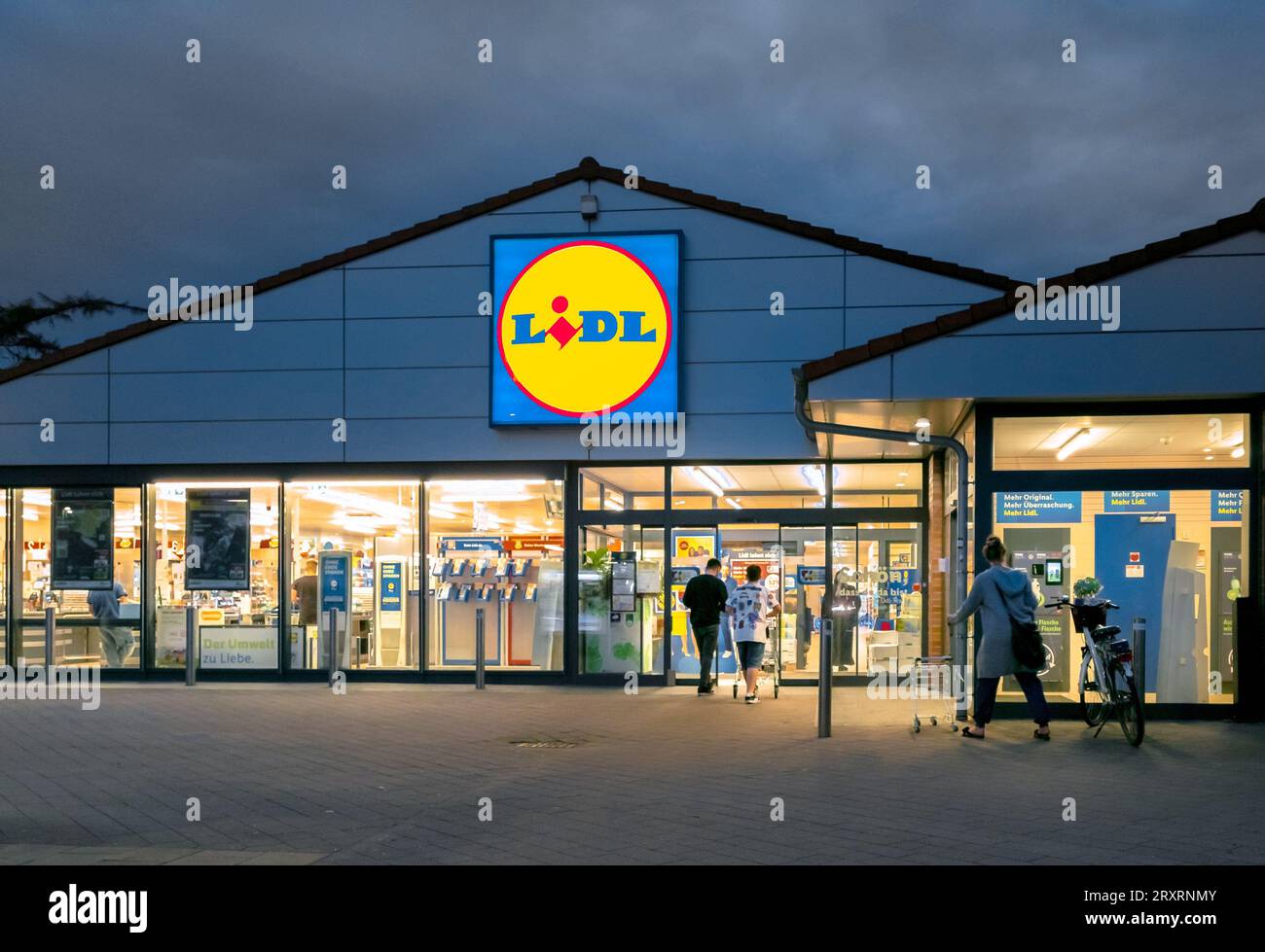 Bargtheide, Deutschland. September 2023. Blick auf den Eingangsbereich eines LIDL-Rabattgebäudes. Credit: Markus Scholz/dpa/Picture Alliance/dpa | Markus Scholz/dpa/Alamy Live News Stockfoto