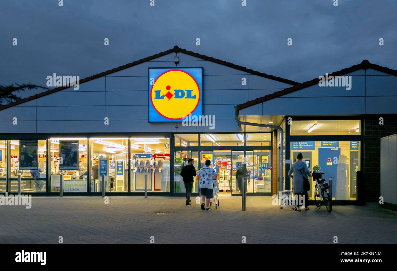 Bargtheide, Deutschland. September 2023. Blick auf den Eingangsbereich eines LIDL-Rabattgebäudes. Credit: Markus Scholz/dpa/Picture Alliance/dpa | Markus Scholz/dpa/Alamy Live News Stockfoto