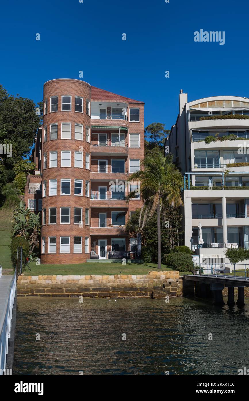 Apartments und Häuser mit Blick auf den Redleaf Pool, auch bekannt als Murray Rose Pool, Double Bay, Sydney, Australien. Stockfoto