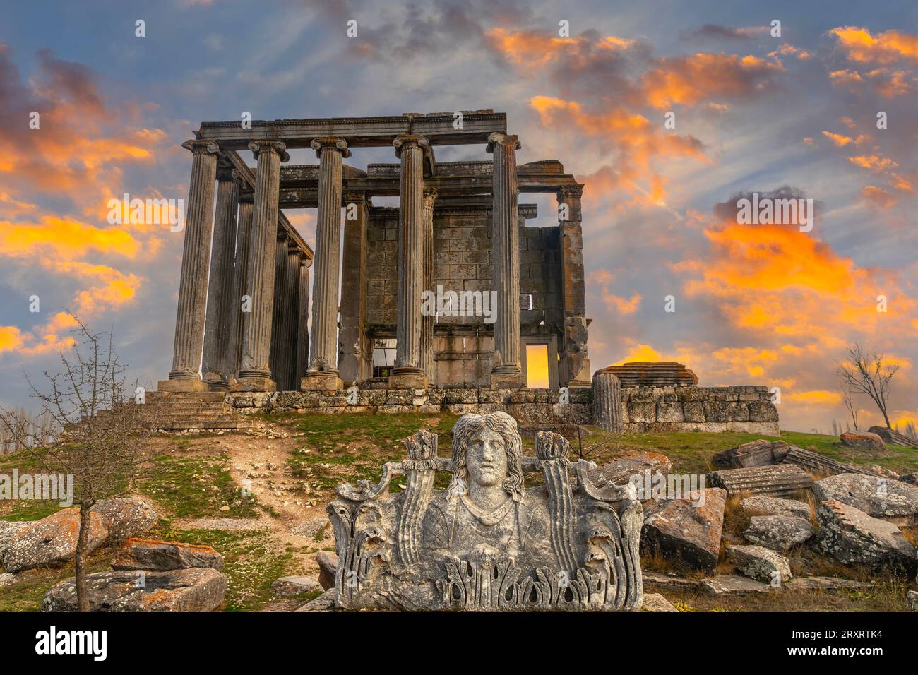 Die antike Stadt Aizanoi und der Zeustempel in Cavdarhisar Stockfoto
